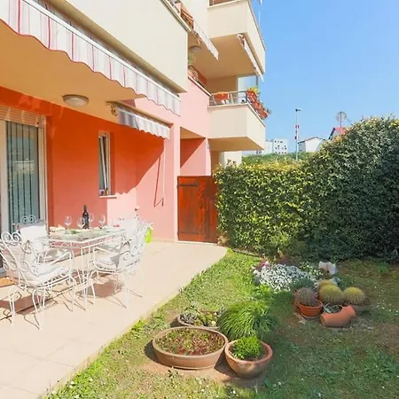 Fani With Lovely Garden , Near The Sea Apartment *