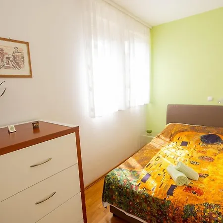 Apartment Fani With Lovely Garden , Near The Sea *